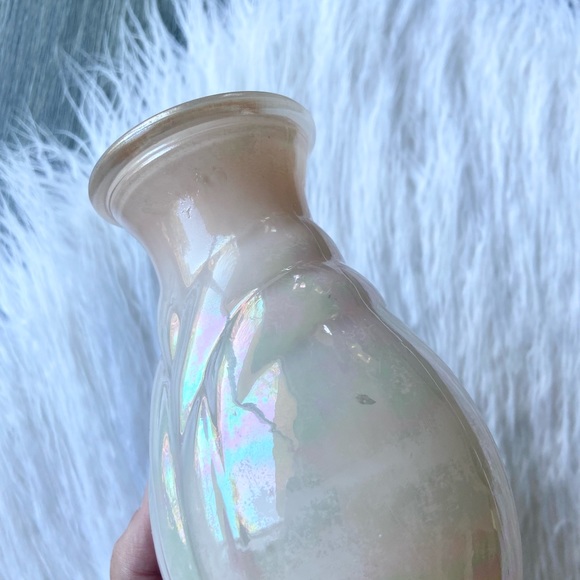 Vintage iridescent small flower vase home decor pastel peachy pink and cream - Picture 5 of 7